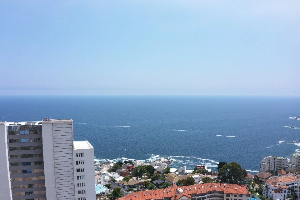 Venta de departamento en Reñaca - Viña del Mar con vista al mar, 2 dormitorios y 2 baños de Makroplaza - Vistas